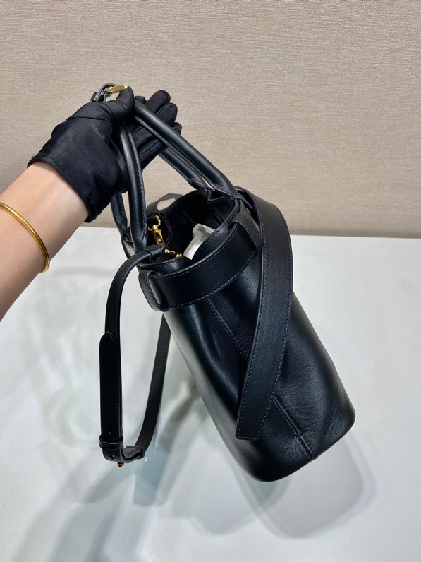 Pra*a top handle bags